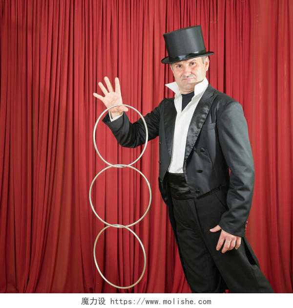 舞台魔术师圆环魔术红色幕布黑色礼帽魔术